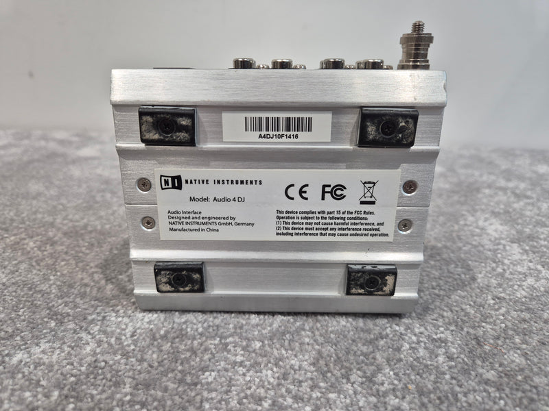 Native Instruments Traktor Audio 4 - Professional DJ Audio Interface - Image 6