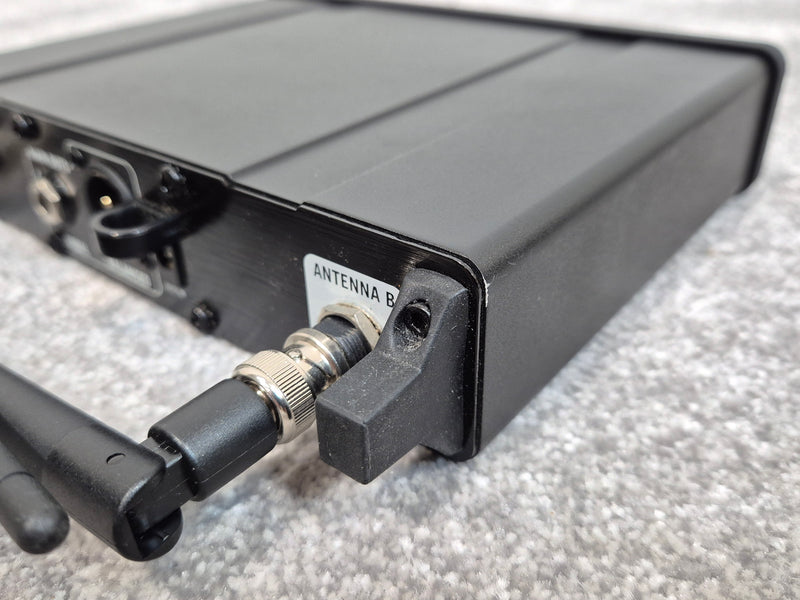 Line 6 XD-V55 - Digital Wireless Microphone System w/ Soft Case - Image 5