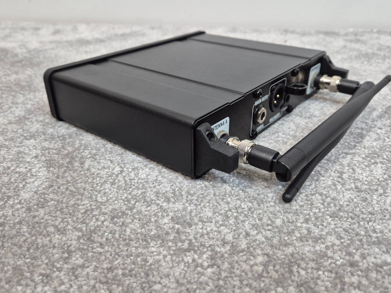 Line 6 XD-V55 - Digital Wireless Microphone System w/ Soft Case - Image 7