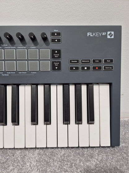 Novation FLkey 37 - MIDI Keyboard Controller
