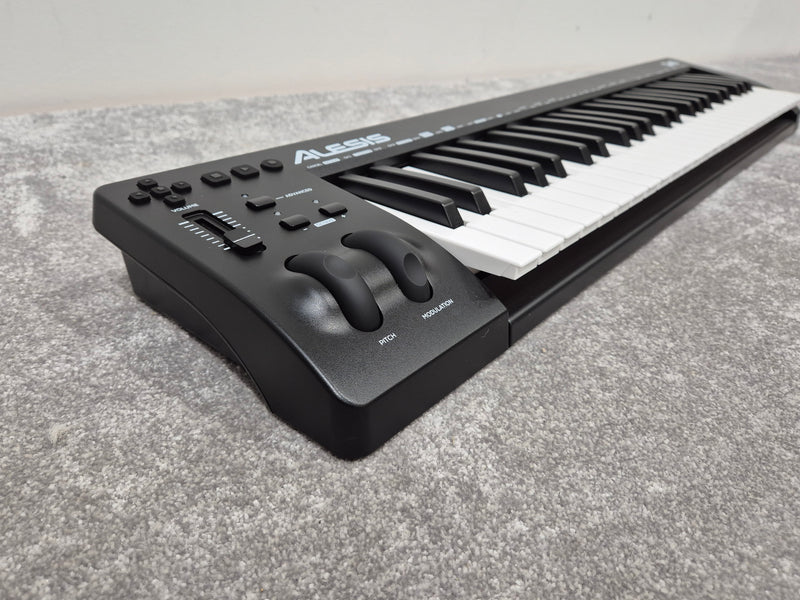 Alesis Q49 - 49-Note MIDI Keyboard Controller - USB - Image 5