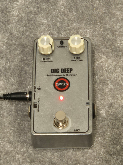 DIG DEEP Sub-Harmonic Octaver - Octave Down Pedal w/ Original Box