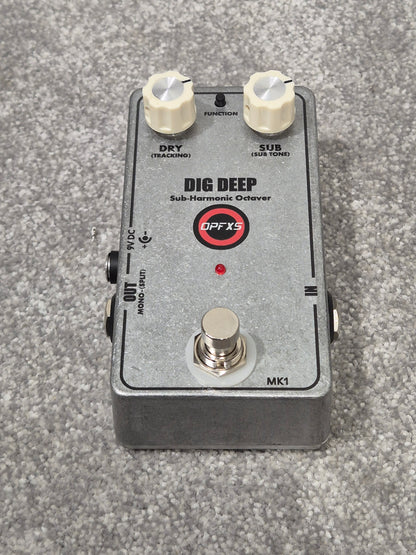 DIG DEEP Sub-Harmonic Octaver - Octave Down Pedal w/ Original Box