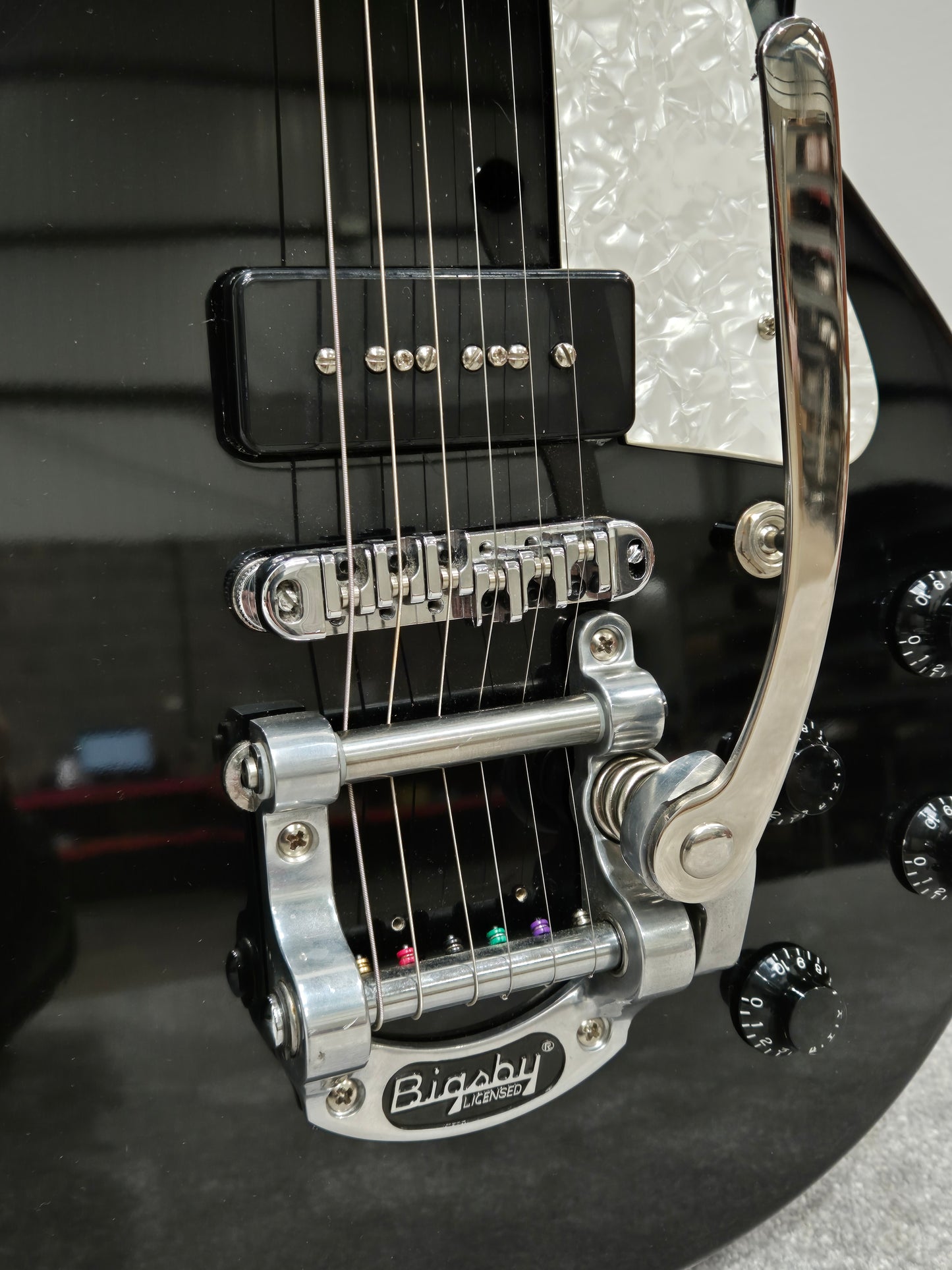 Hofner Six String Electric Guitar - Black P90s and Bigsby Tremolo