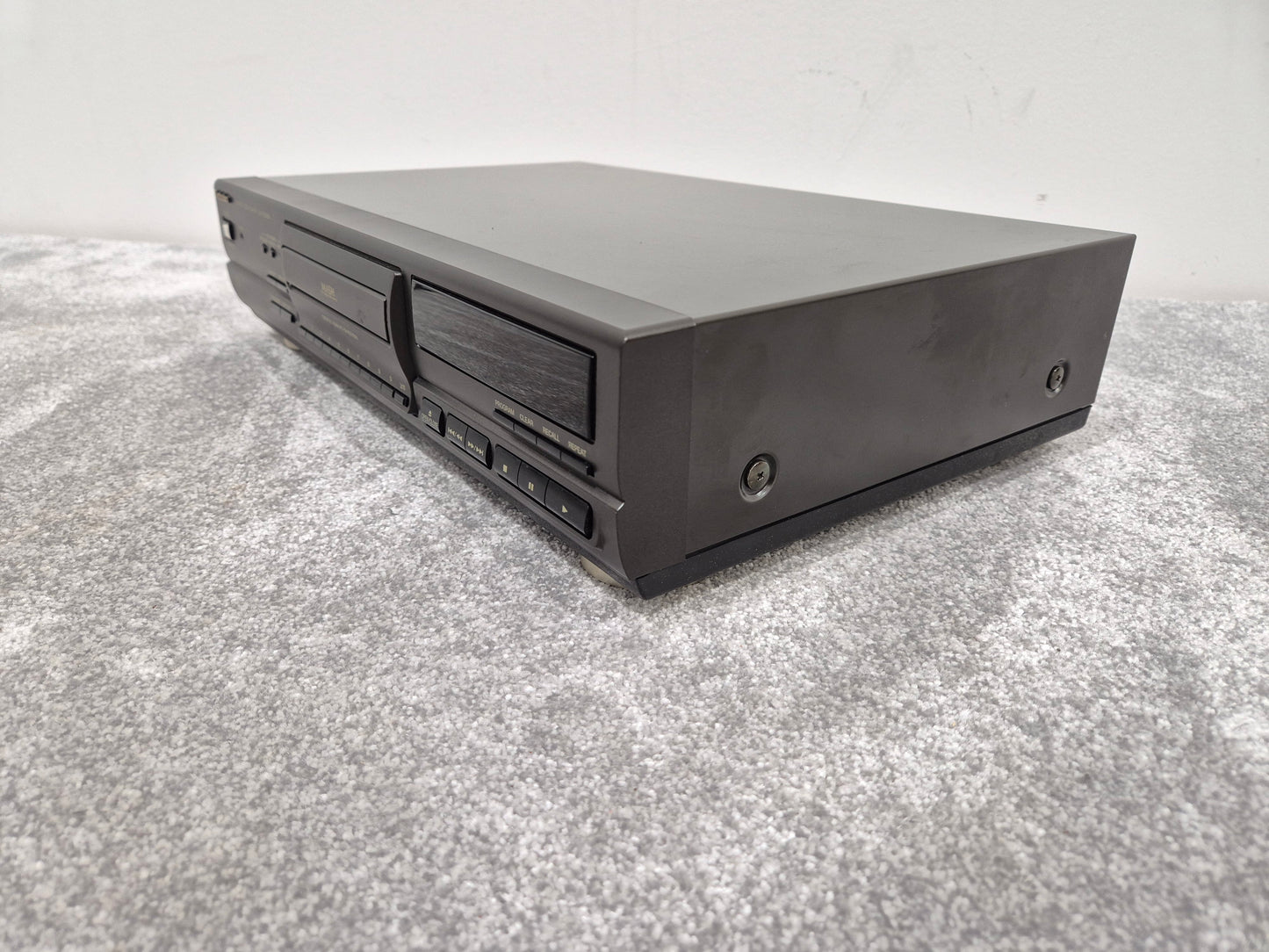 Technics SL-PG580A - 1990's Stereo Compact Disc Player