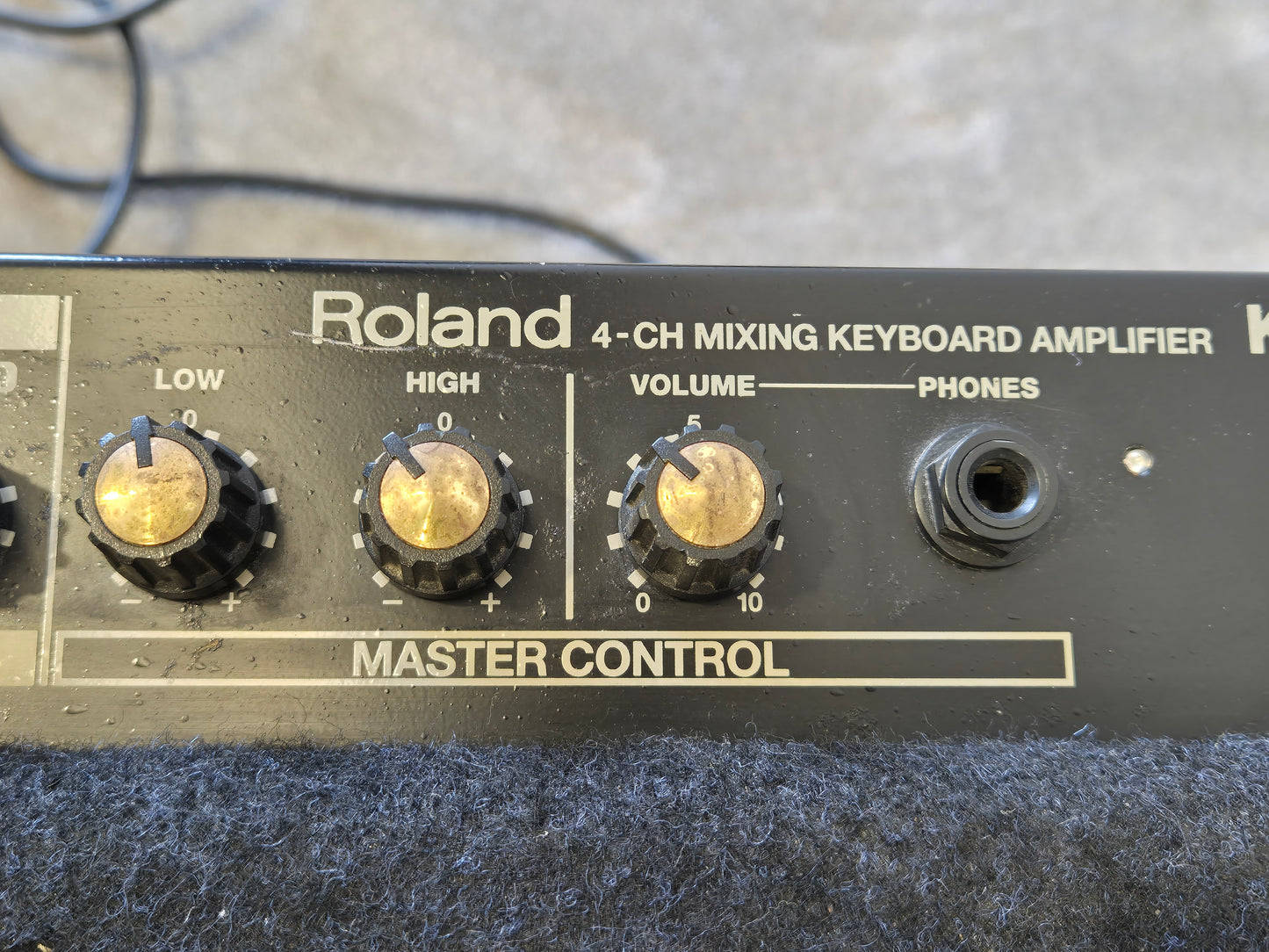 Roland KC-150 - Compact 65-watt Keyboard Amplifier