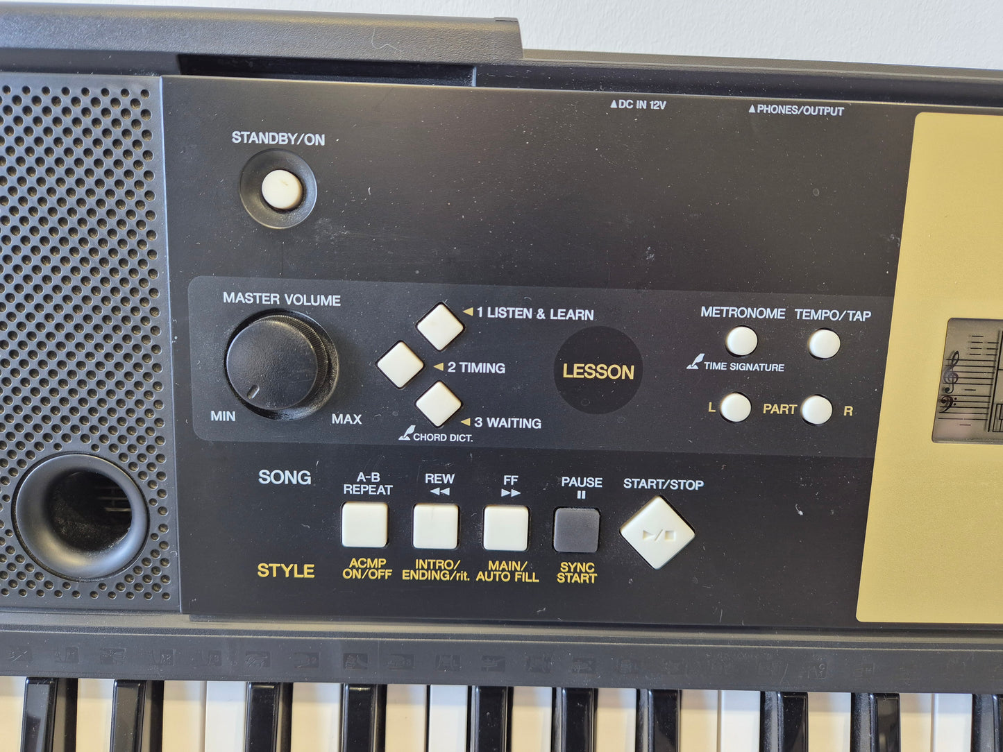 Yamaha YPT-220 - 61-key Musical Keyboard w/ Original Box