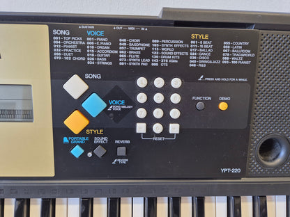 Yamaha YPT-220 - 61-key Musical Keyboard w/ Original Box