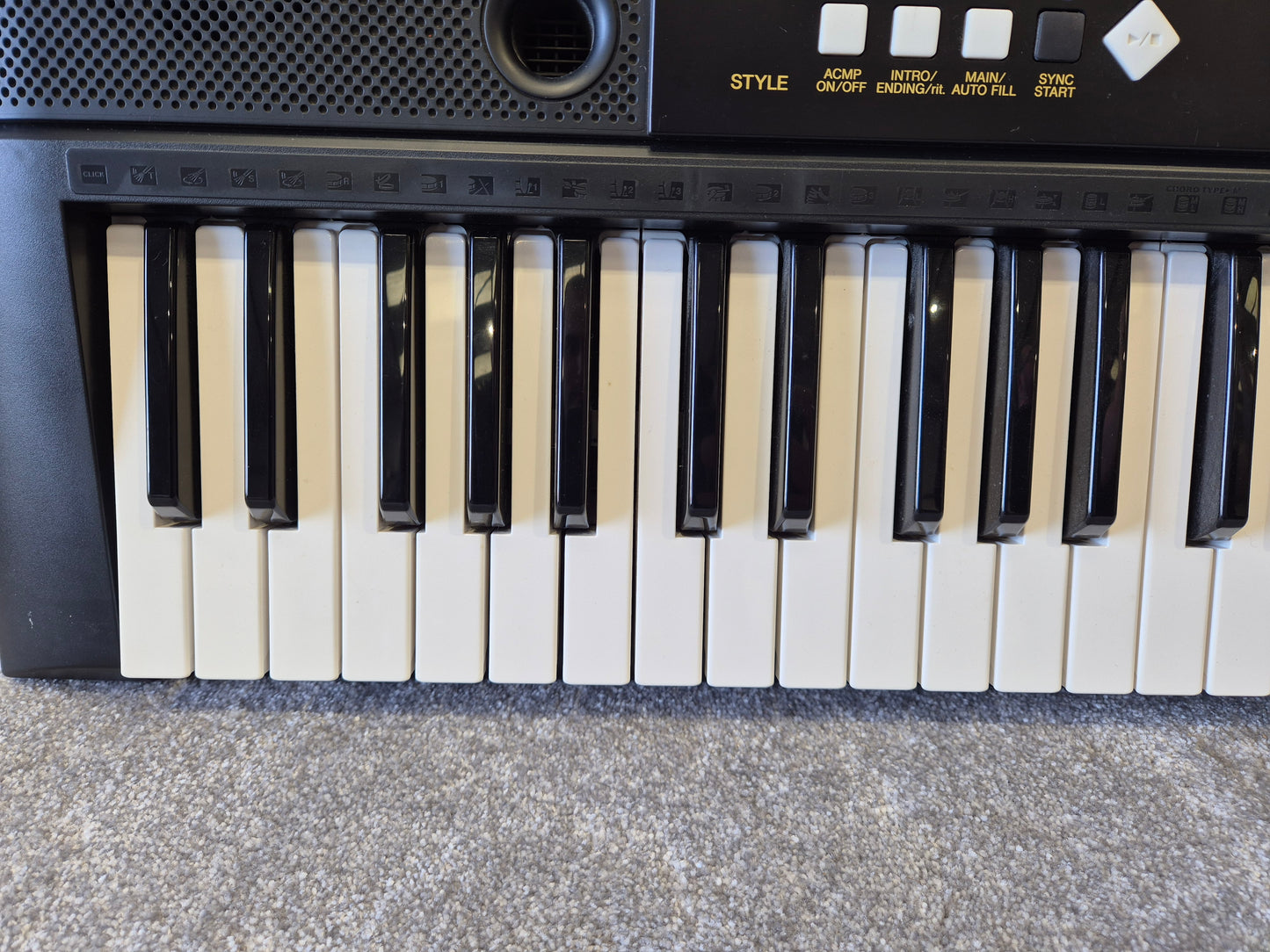 Yamaha YPT-220 - 61-key Musical Keyboard w/ Original Box