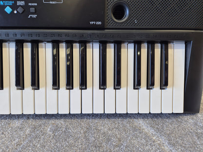 Yamaha YPT-220 - 61-key Musical Keyboard w/ Original Box