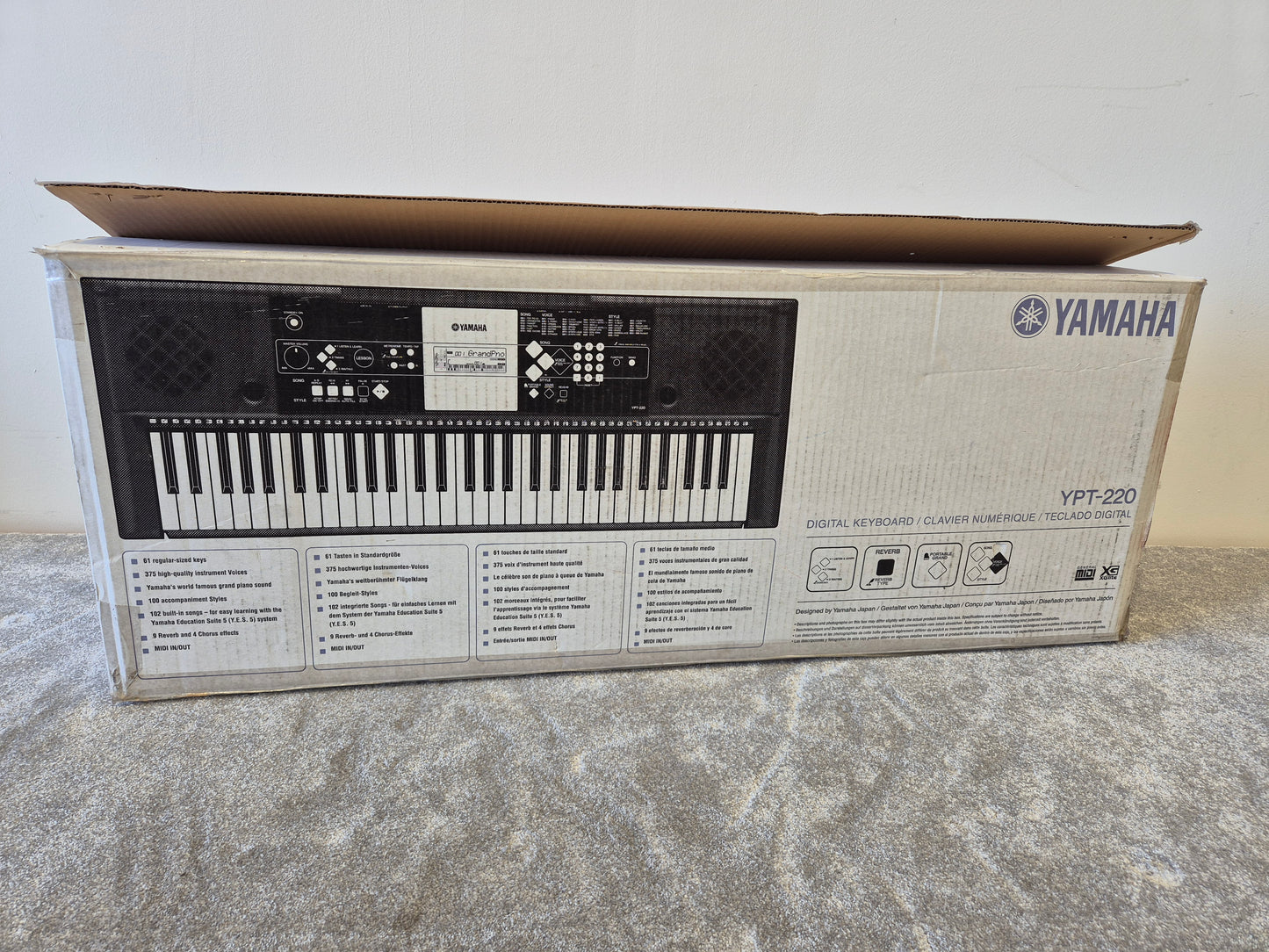 Yamaha YPT-220 - 61-key Musical Keyboard w/ Original Box