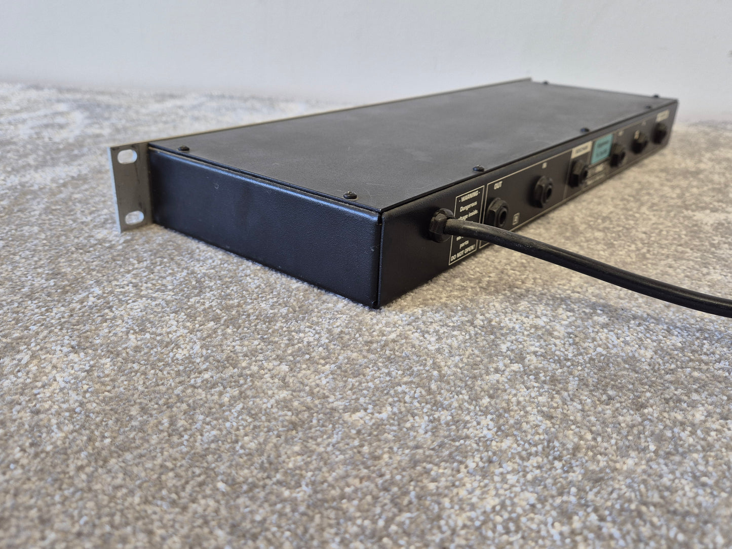 Behringer Suppressor Model DE 102 - De-Esser and Feedback Processor