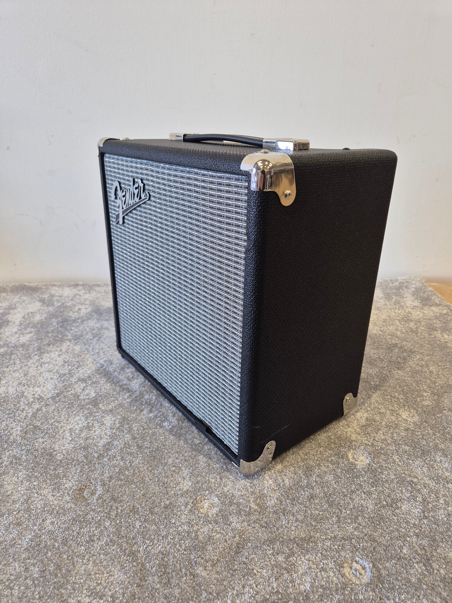 Fender Rumble 15 - Compact and Portable Bass Amplifier
