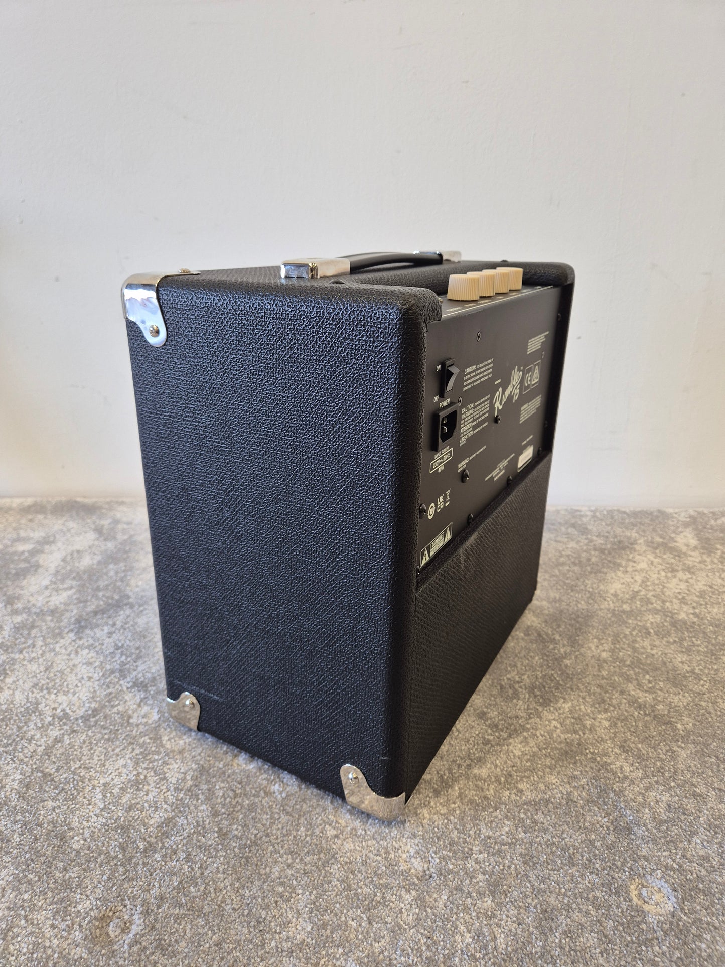 Fender Rumble 15 - Compact and Portable Bass Amplifier