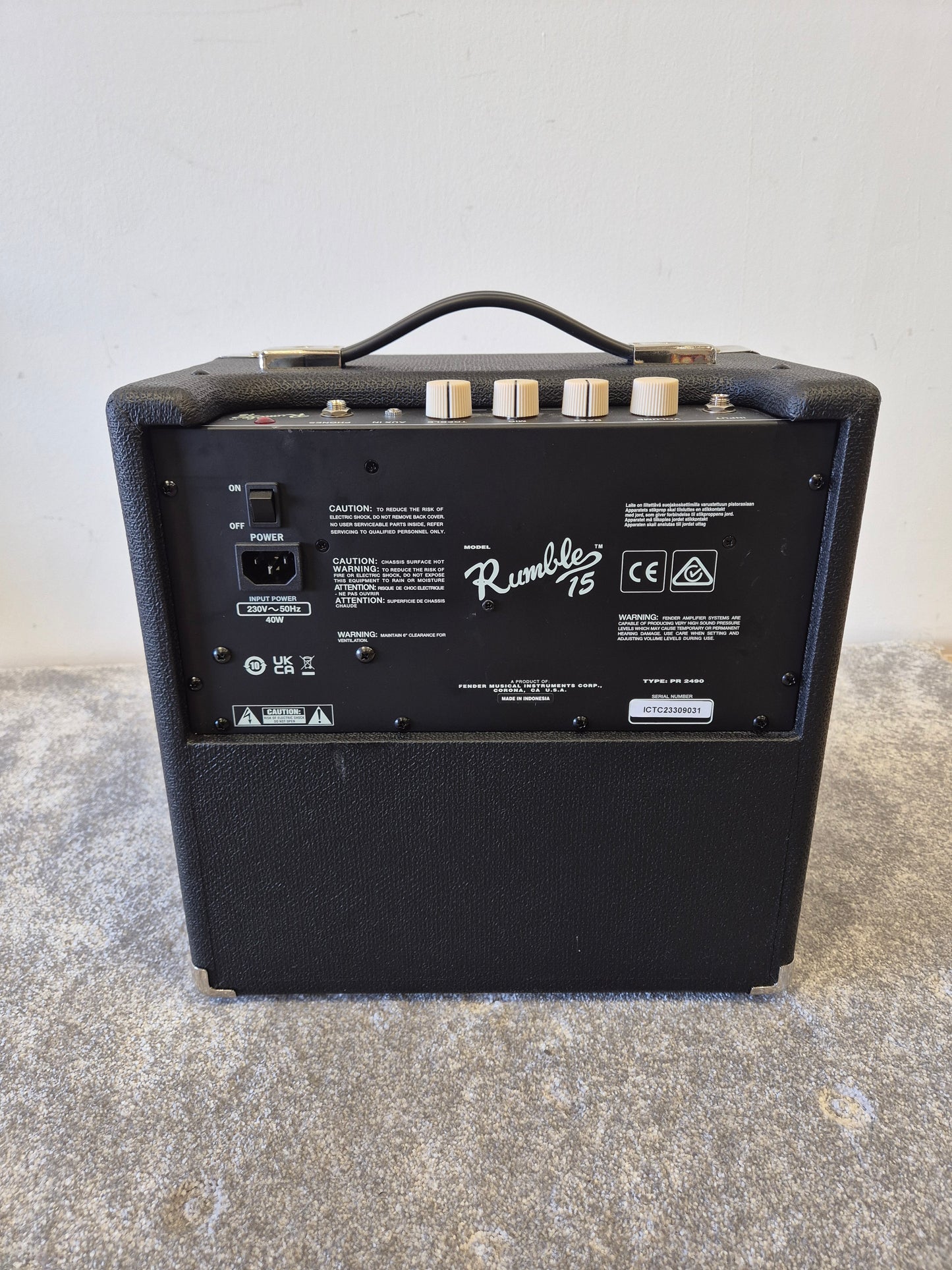 Fender Rumble 15 - Compact and Portable Bass Amplifier