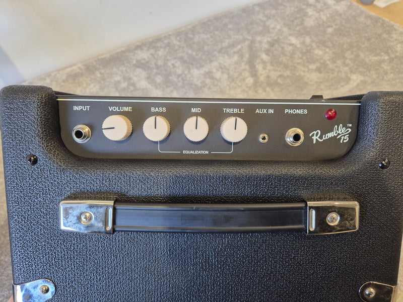 Fender Rumble 15 - Compact and Portable Bass Amplifier - Image 5