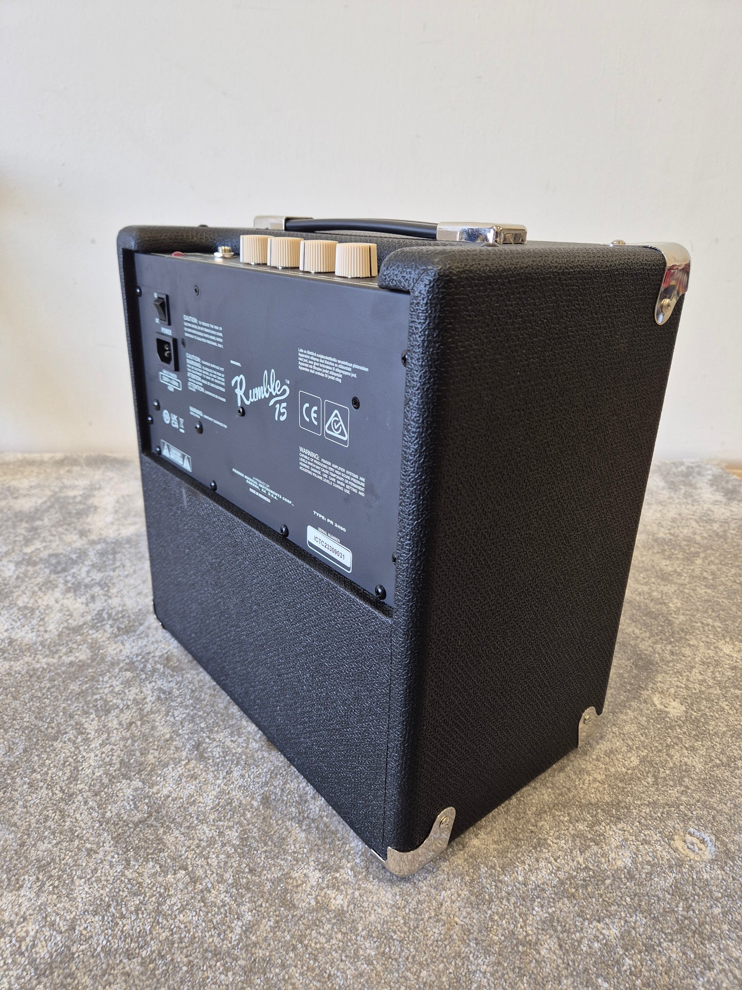 Fender Rumble 15 - Compact and Portable Bass Amplifier