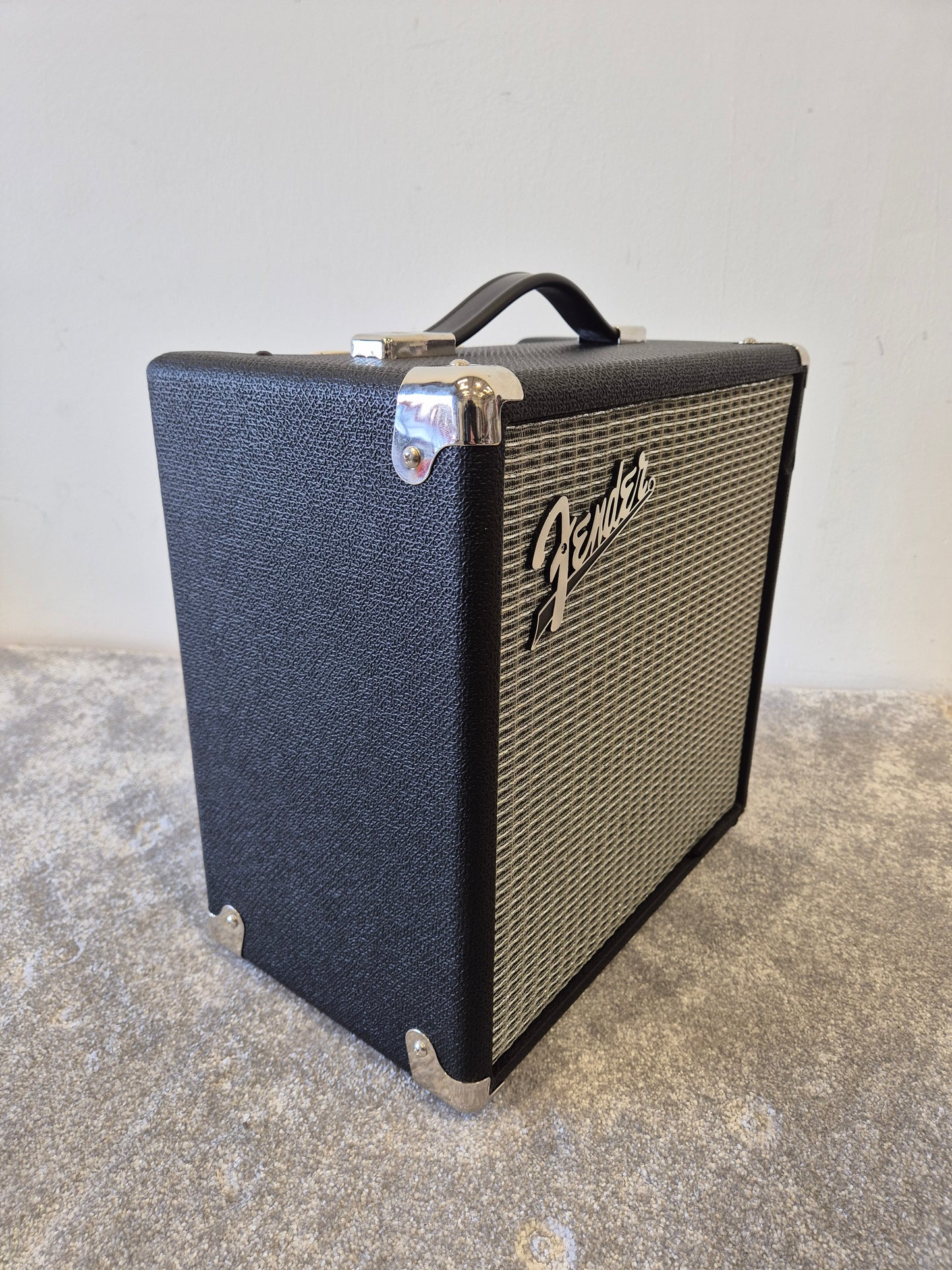 Fender Rumble 15 - Compact and Portable Bass Amplifier