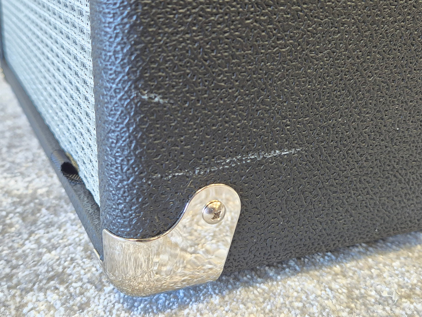 Fender Rumble 15 - Compact and Portable Bass Amplifier