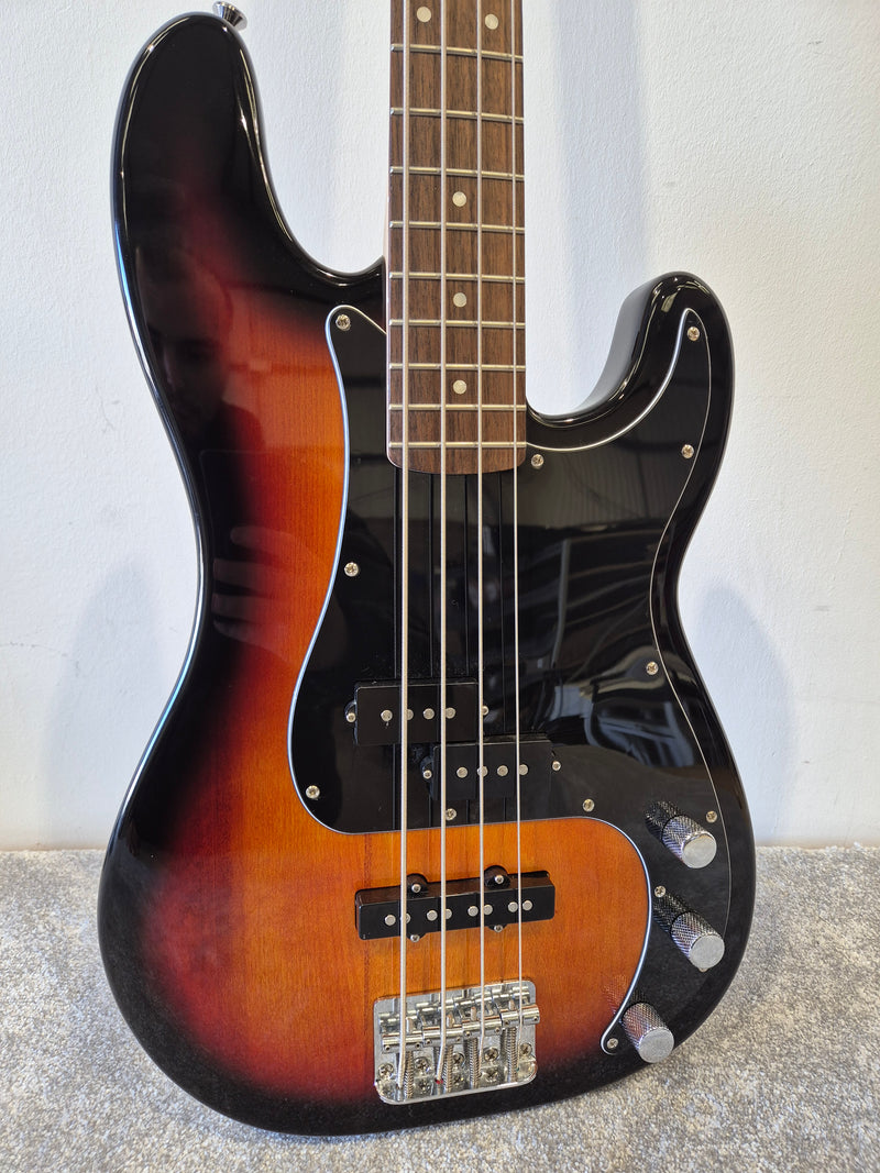 Squier Affinity Precision Bass PJ - 4-string Bass Guitar - Sunburst w/ Soft Gig Bag - Image 1