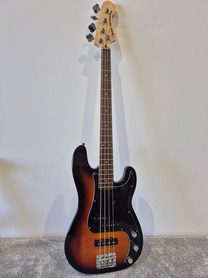 Squier Affinity Precision Bass PJ - 4-string Bass Guitar - Sunburst w/ Soft Gig Bag