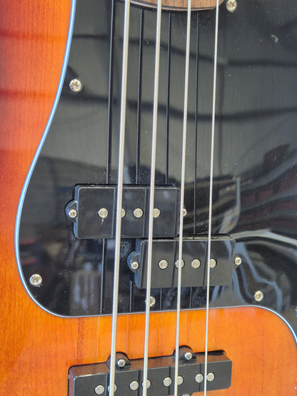 Squier Affinity Precision Bass PJ - 4-string Bass Guitar - Sunburst w/ Soft Gig Bag