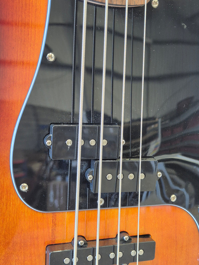 Squier Affinity Precision Bass PJ - 4-string Bass Guitar - Sunburst w/ Soft Gig Bag - Image 4