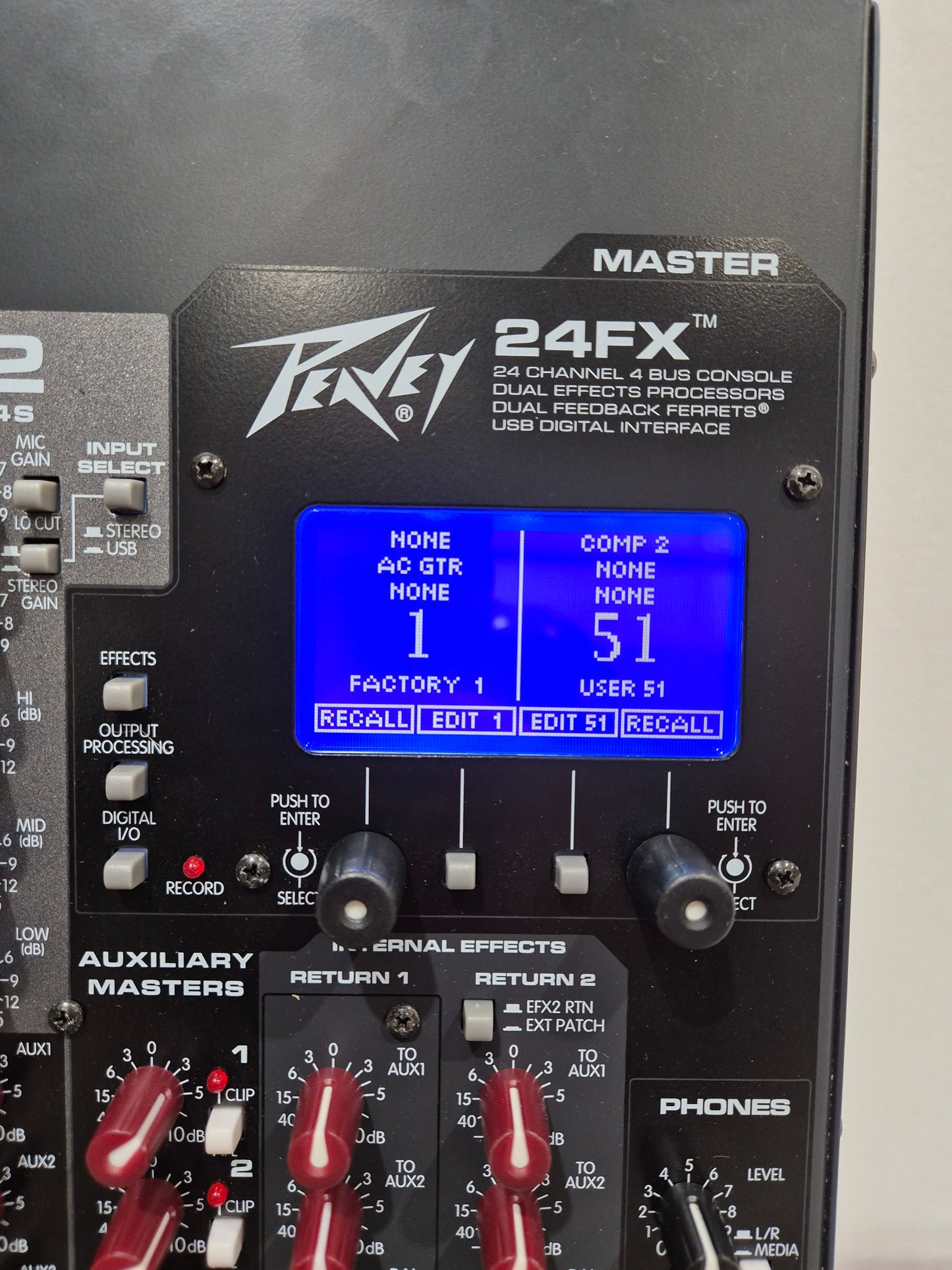 Peavey 24FX - 24-Channel Mixer with Dual DSP Engines w/ Flight Case