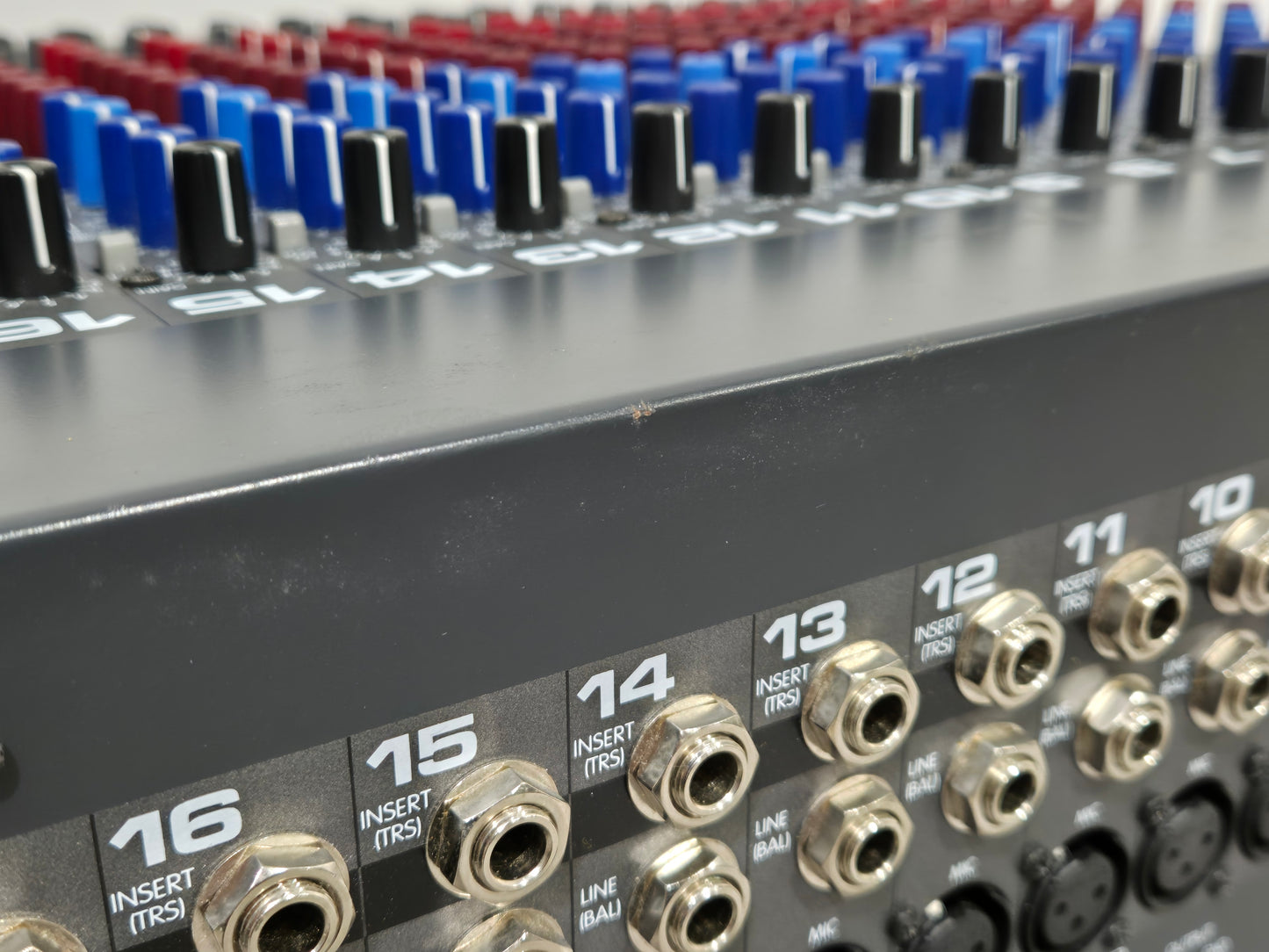 Peavey 24FX - 24-Channel Mixer with Dual DSP Engines w/ Flight Case