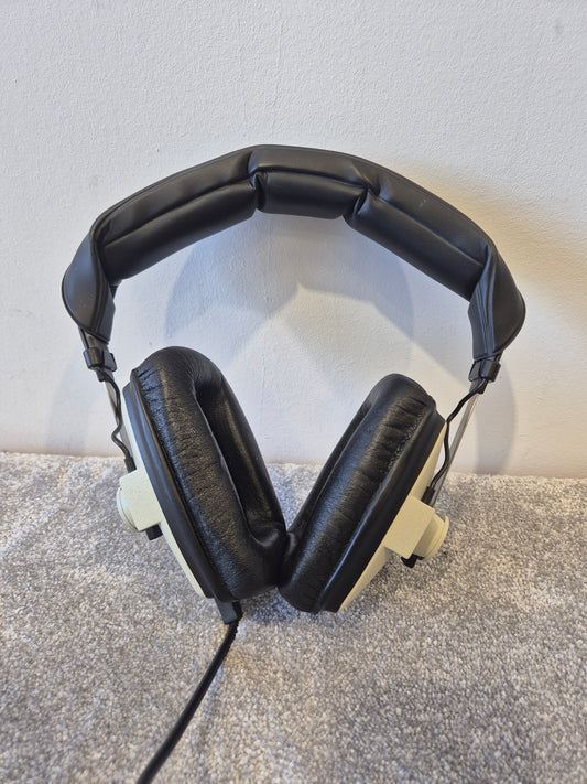 beyerdynamic DT 100 - Dynamic Studio Headphone w/ Original Box