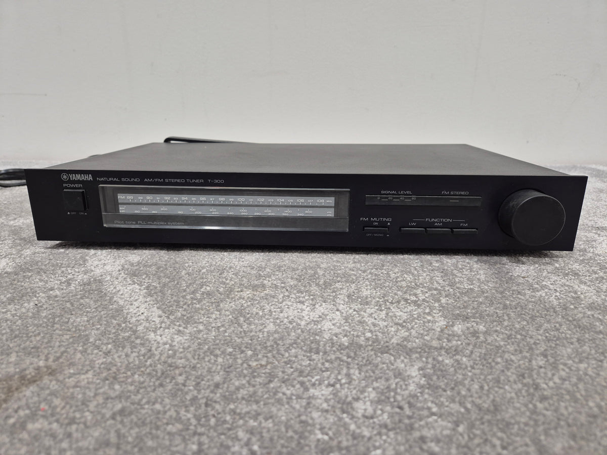 Yamaha T-300 - 1983 AM/FM Stereo Tuner - Vintage Audio Excellence - Excellent w/ Power Supply & Tuner aerial and cables