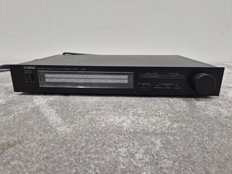 Yamaha T-300 - 1983 AM/FM Stereo Tuner - Vintage Audio Excellence - Excellent w/ Power Supply & Tuner aerial and cables - Image 1
