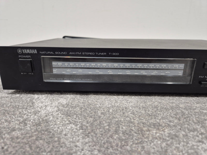 Yamaha T-300 - 1983 AM/FM Stereo Tuner - Vintage Audio Excellence - Excellent w/ Power Supply & Tuner aerial and cables - Image 2