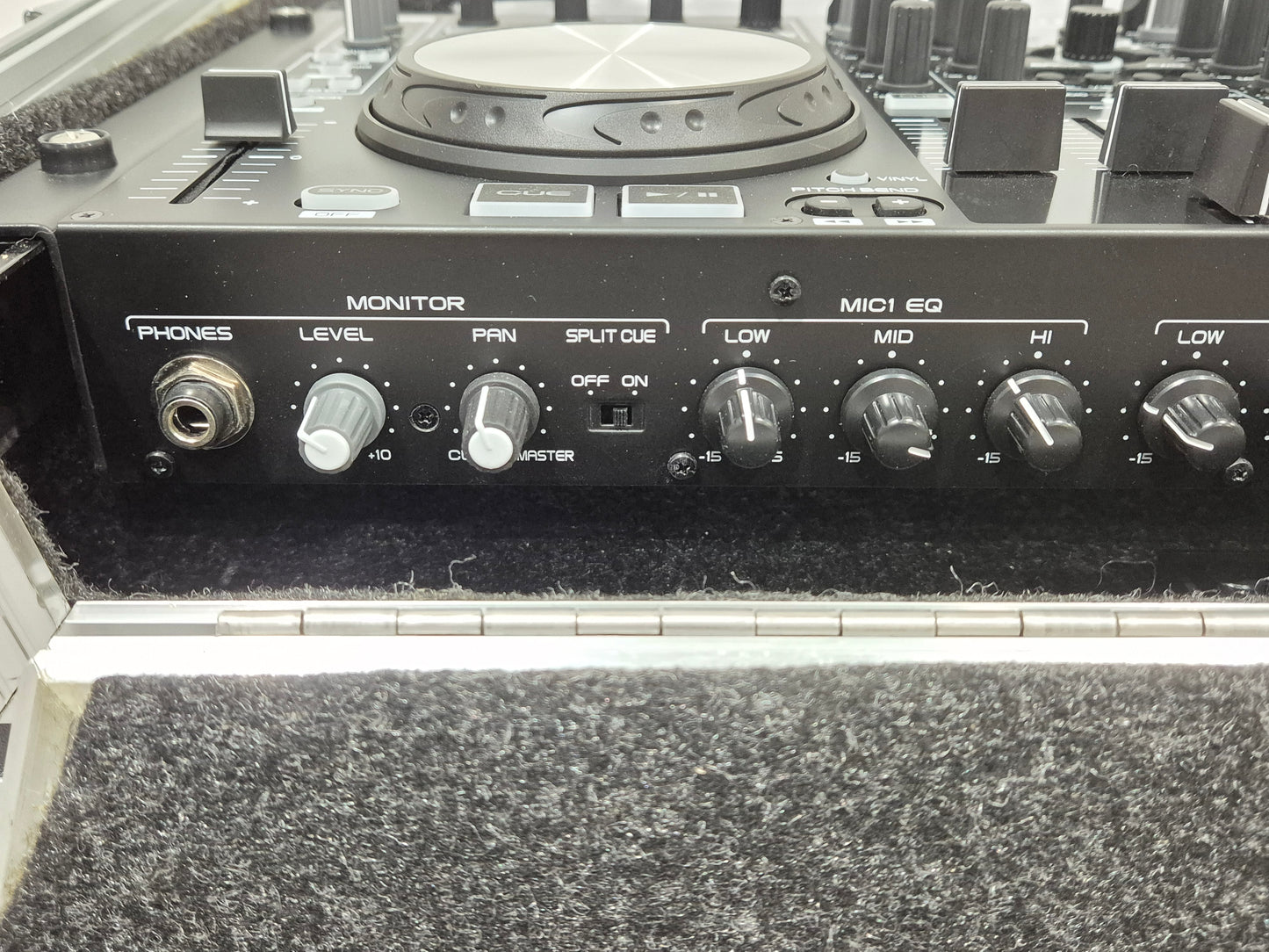 Denon MC6000MK2 - Professional DJ Controller and Digital Mixer w/ Flight Case