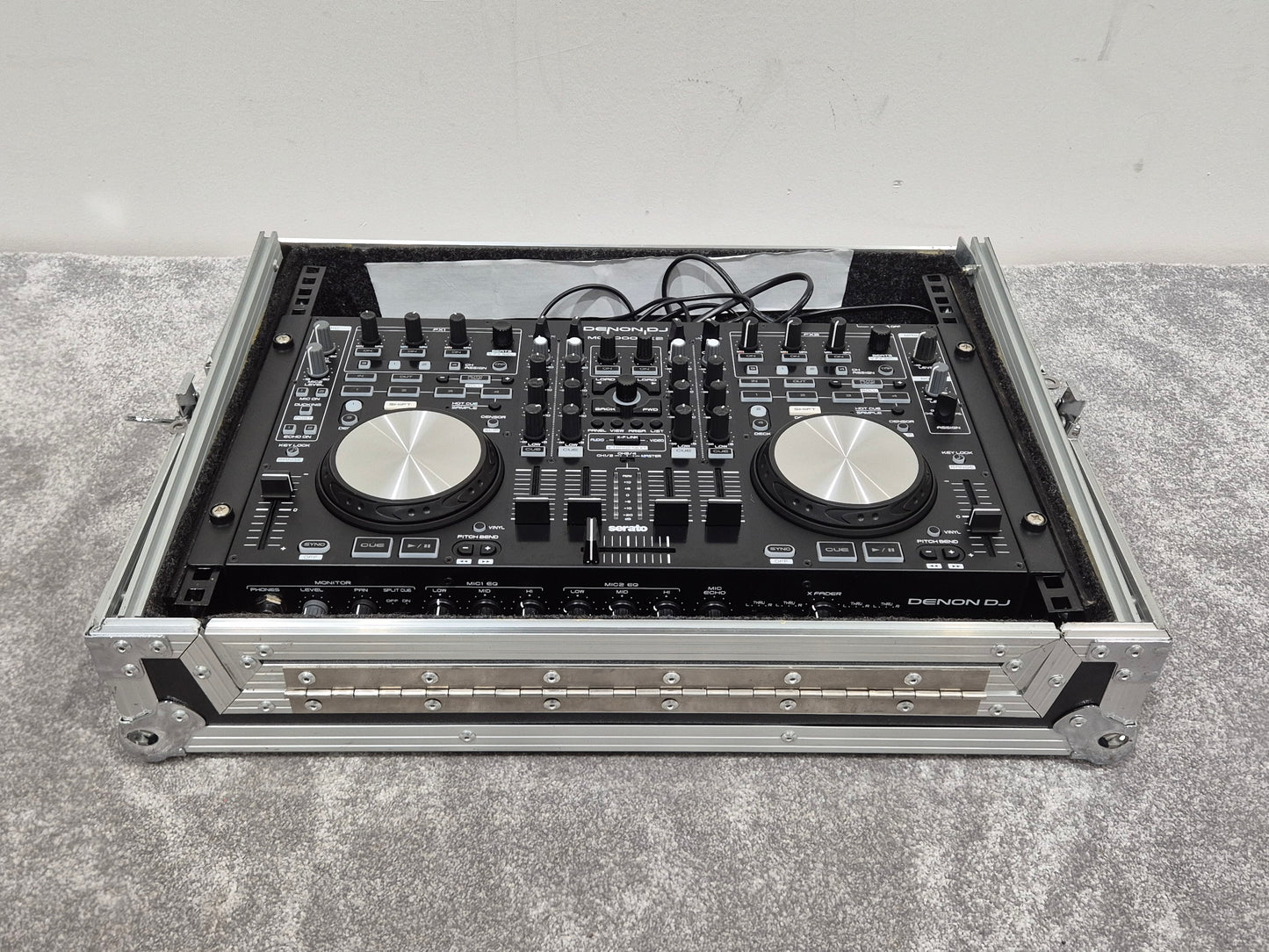 Denon MC6000MK2 - Professional DJ Controller and Digital Mixer w/ Flight Case