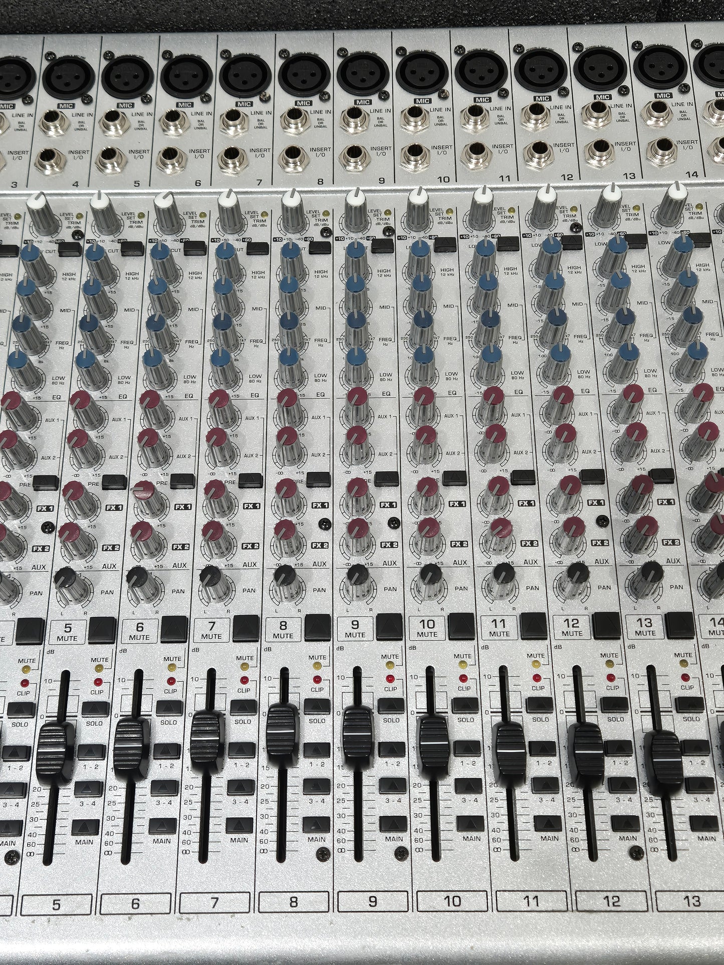 Behringer Eurodesk SL3242FX Pro - 32-input 4-bus Studio/Live Mixer (Read Description)