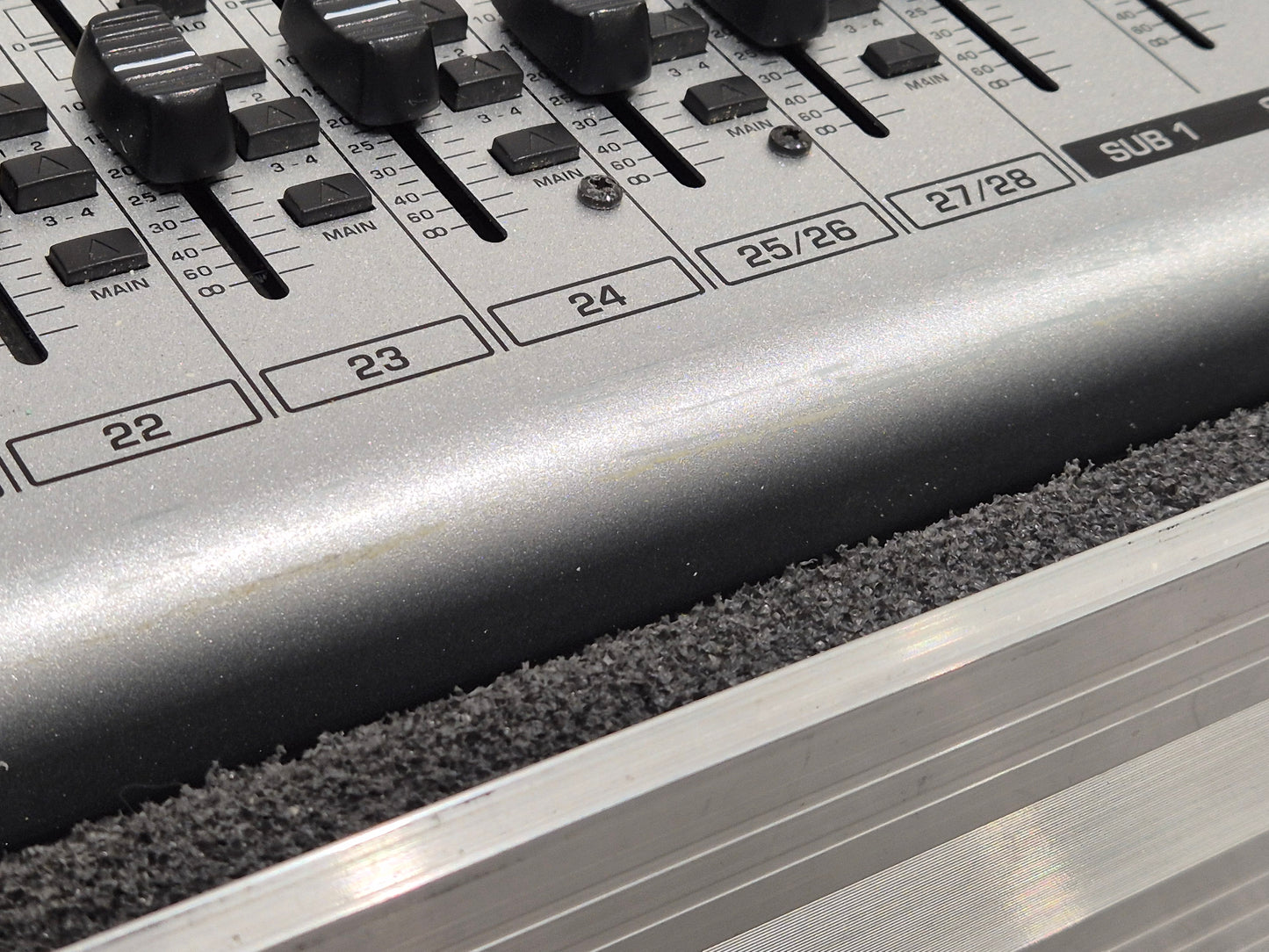 Behringer Eurodesk SL3242FX Pro - 32-input 4-bus Studio/Live Mixer (Read Description)