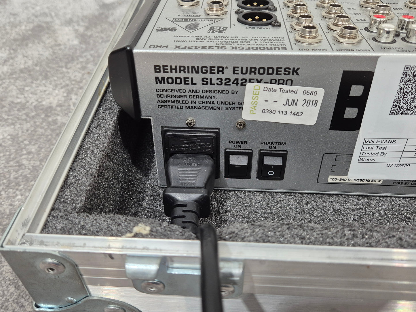 Behringer Eurodesk SL3242FX Pro - 32-input 4-bus Studio/Live Mixer (Read Description)