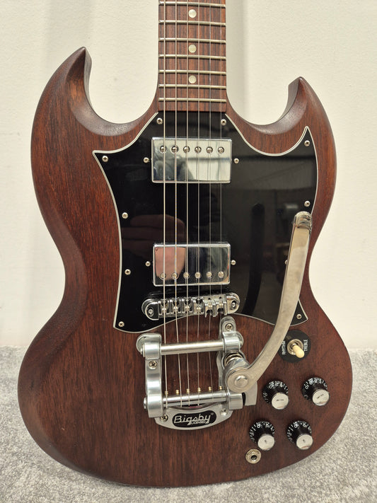 Gibson SG 2010 Special Edition with Bigsby Tailpiece, Solid-Body Electric Guitar w/ Gibson Hard Case
