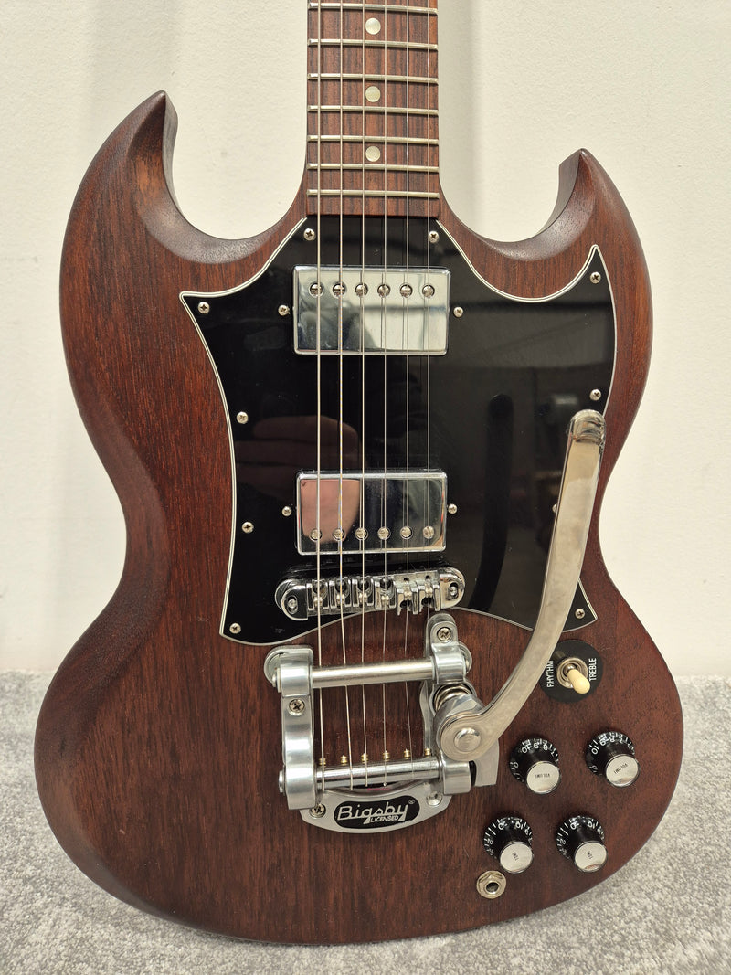 Gibson SG 2010 Special Edition with Bigsby Tailpiece, Solid-Body Electric Guitar w/ Gibson Hard Case - Image 1