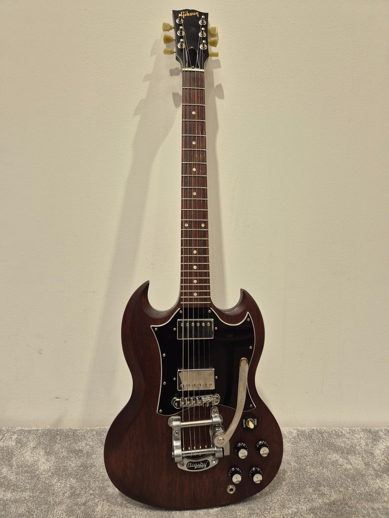 Gibson SG 2010 Special Edition with Bigsby Tailpiece, Solid-Body Electric Guitar w/ Gibson Hard Case - Image 2