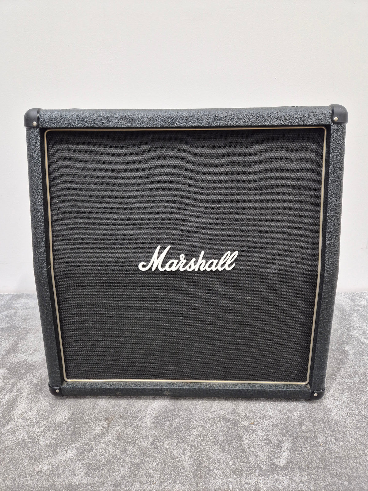 Marshall AVT412 - 200W 4x12 Angled Guitar Cabinet