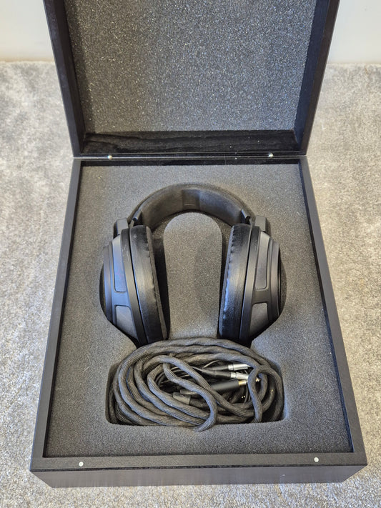 Sennheiser HD820 - High-End Audiophile Headphones w/ Hard Case