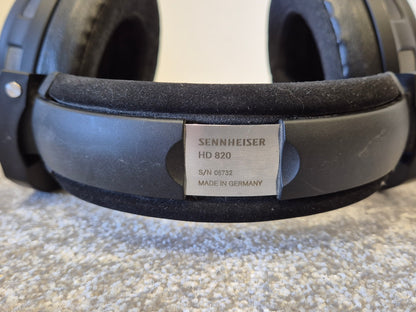 Sennheiser HD820 - High-End Audiophile Headphones w/ Hard Case