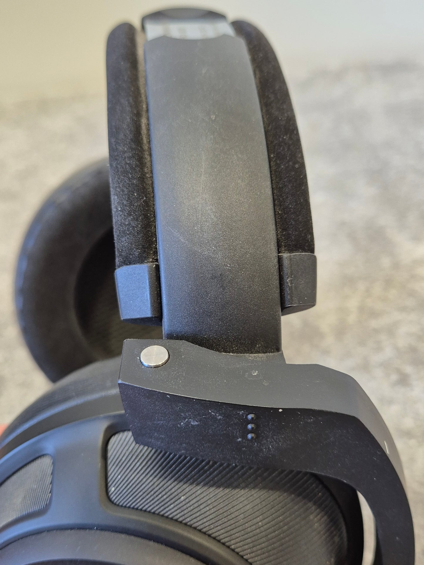 Sennheiser HD820 - High-End Audiophile Headphones w/ Hard Case