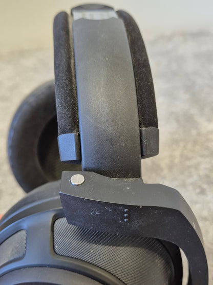 Sennheiser HD820 - High-End Audiophile Headphones w/ Hard Case