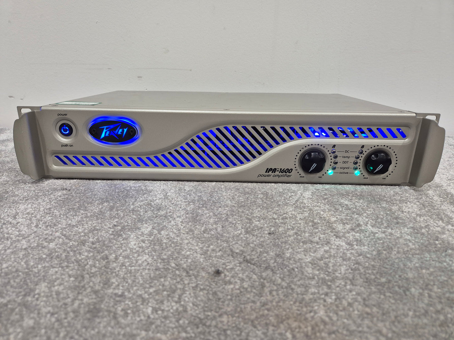 Peavey IPR 1600 - Digital Power Amplifier w/ Original Box