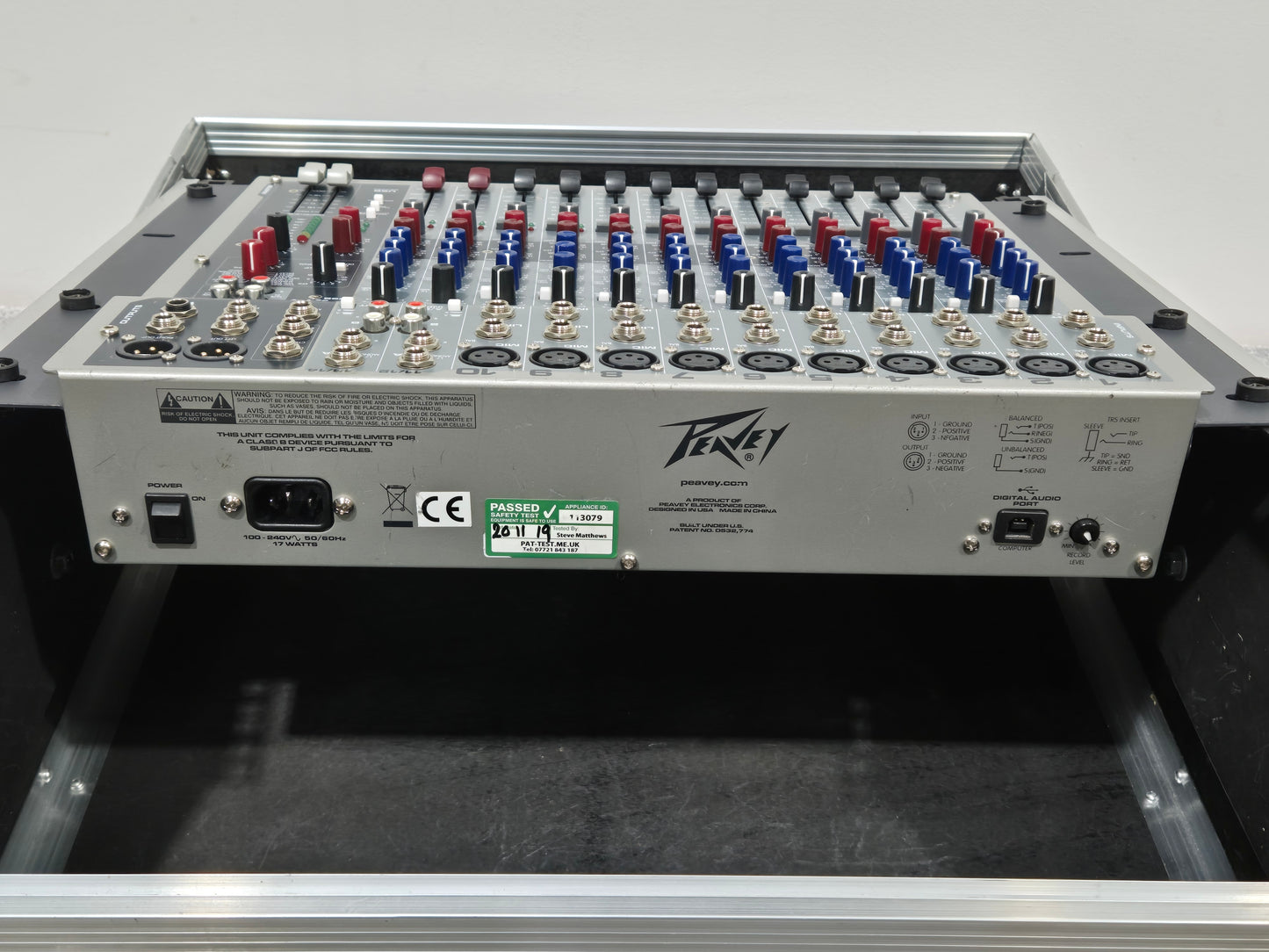 Peavey PV 14 USB - Versatile 14-Channel Mixer w/ Flight Case
