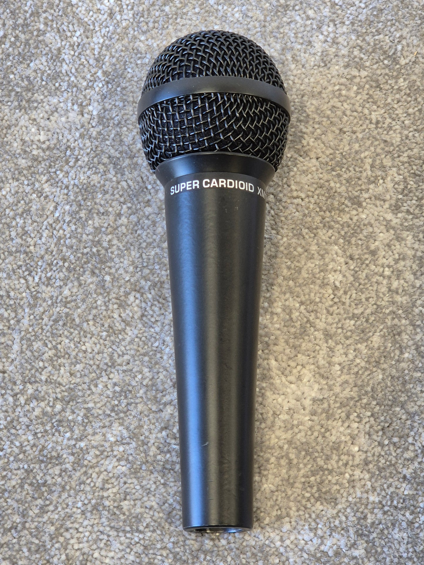 Behringer Ultravoice XM1800S - Dynamic Microphone w/ Case