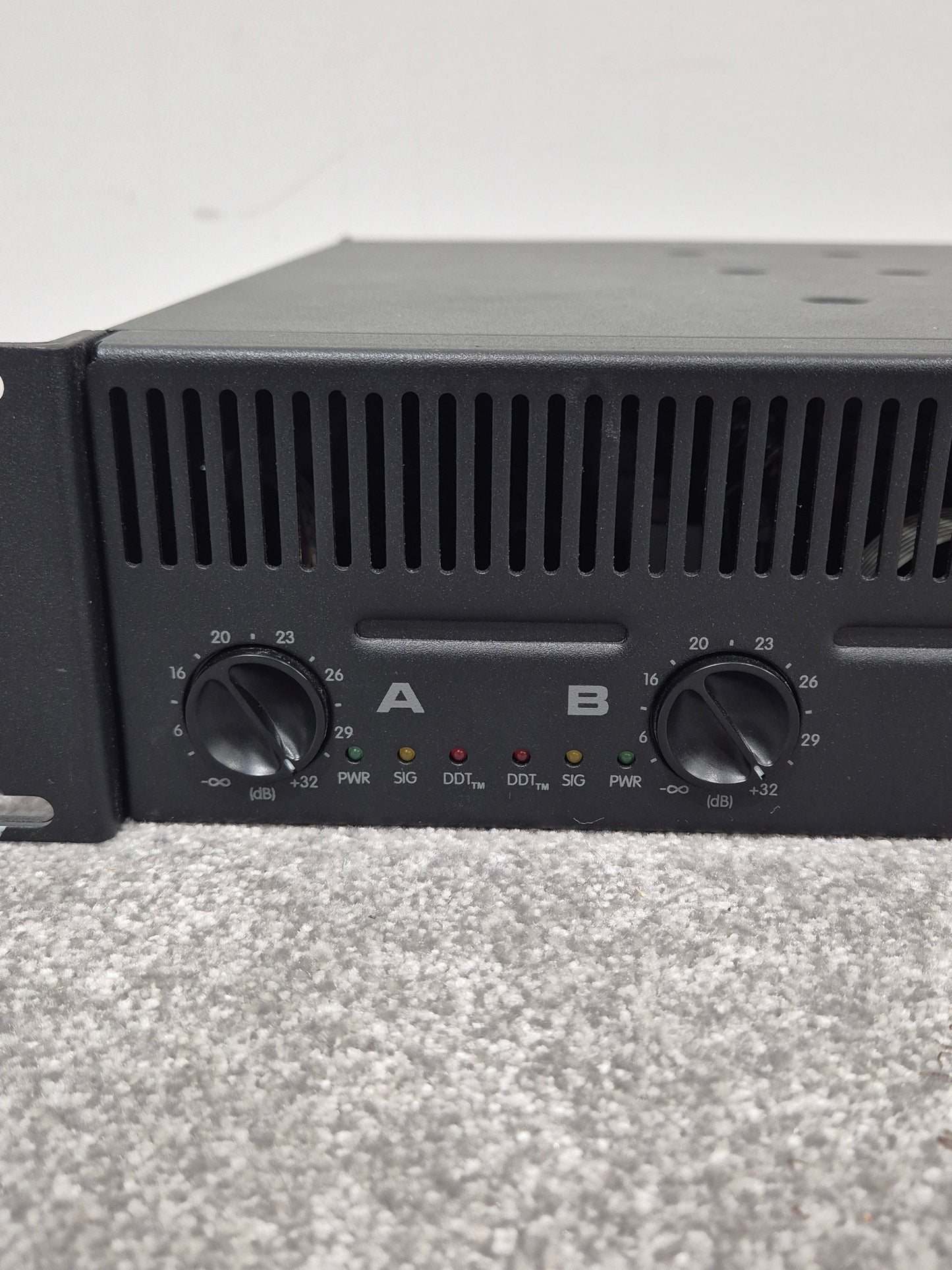 Peavey PV900 - Rackmount Stereo Power Amplifier (Spares or Repairs)